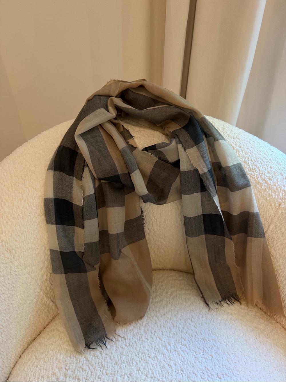 Burberry Women's Classic Check Wrap in Beige and Black